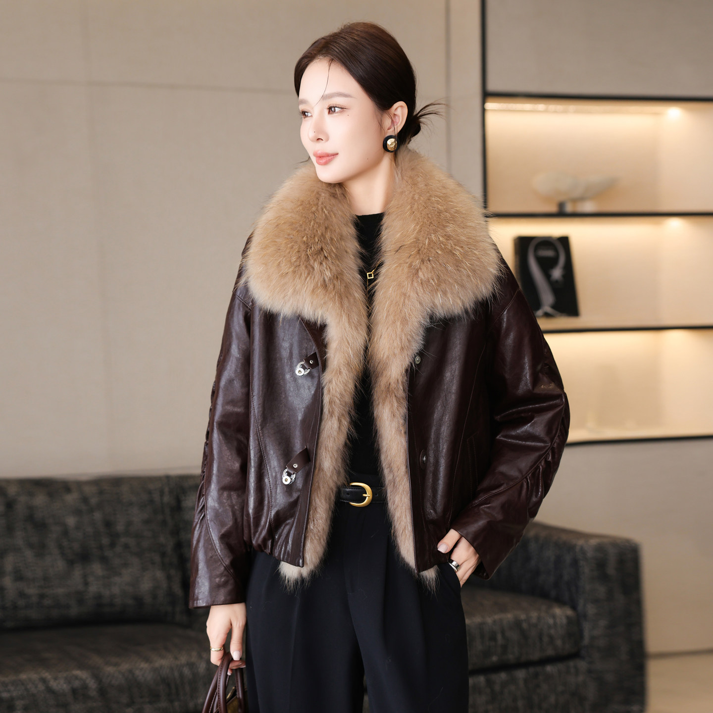 高端真皮羽绒服女短款2026冬季新款超大狐狸毛领绵羊皮皮衣外套潮