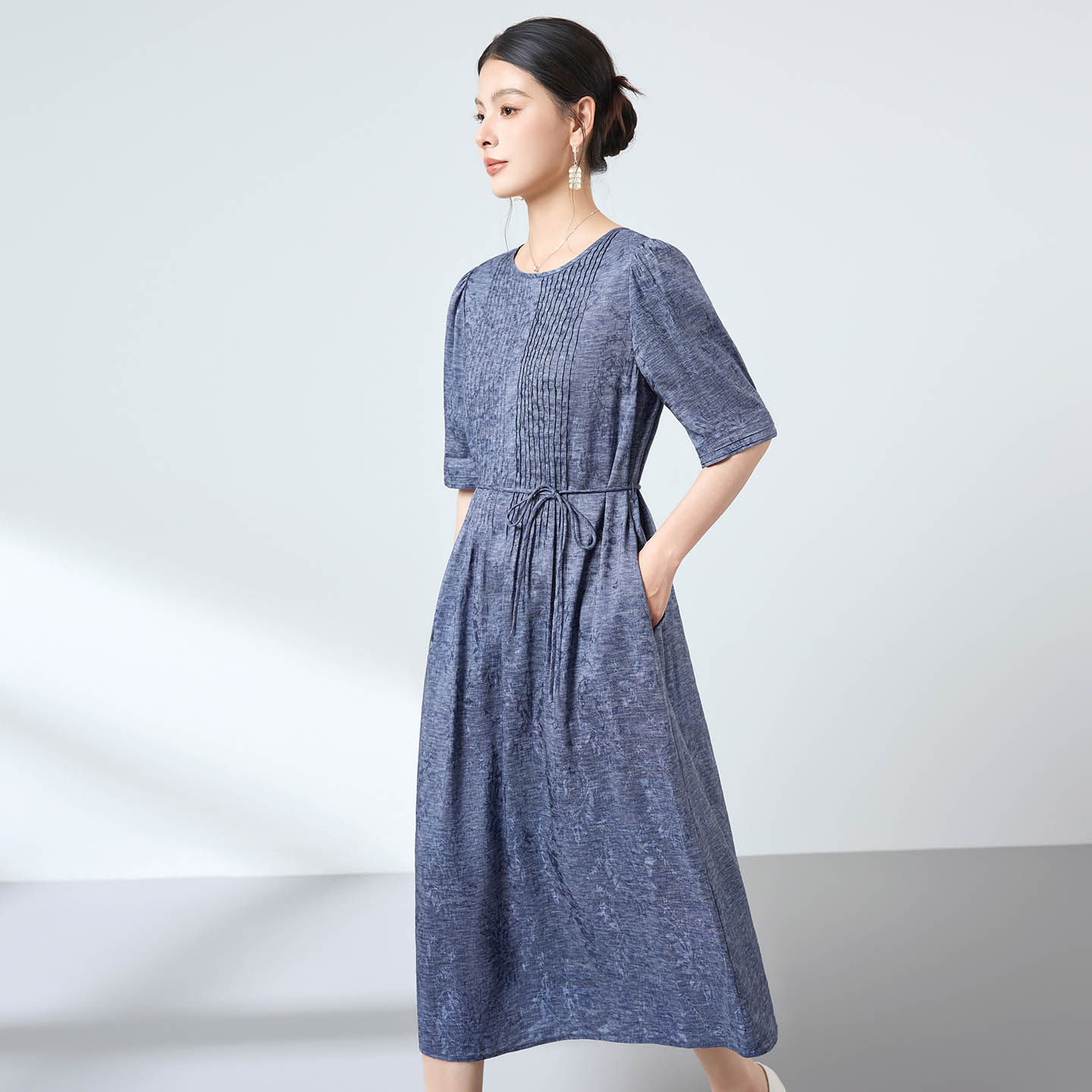 2026夏季印花通勤风大码丝麻提花简约系带收腰连衣裙子女透气舒适