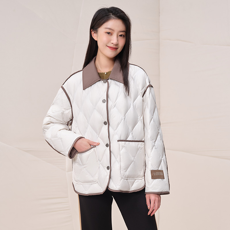 坦博尔新款冬季羽绒服女短款菱格翻领撞色加厚保暖外套TB233322