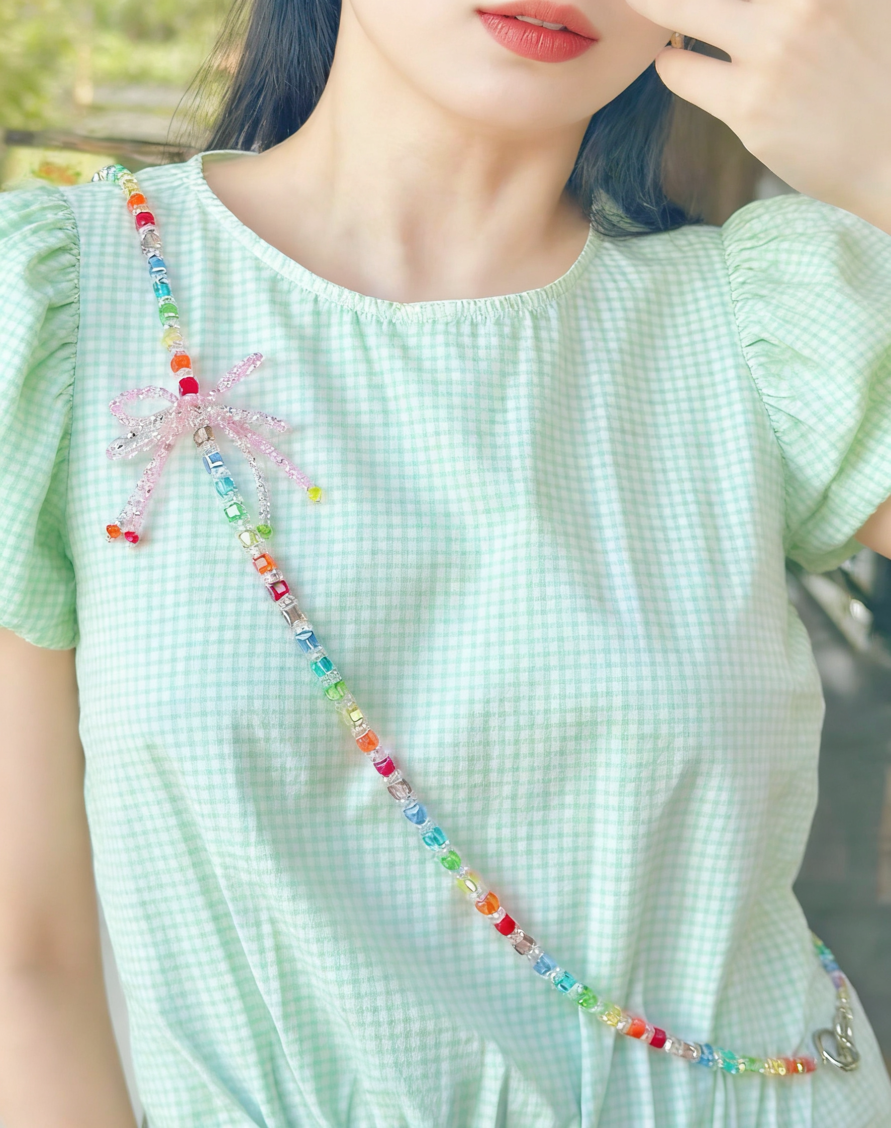 原创设计仿水晶方块手工串珠蝴蝶结女款精致百搭手机斜挎链包挂饰