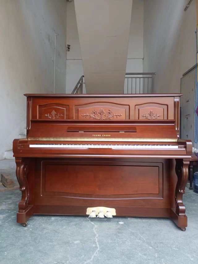 英昌121钢琴三花设计龙腿设计，用料扎实，音色好，家用二手回收