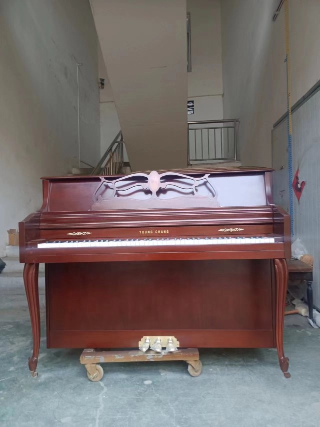 英昌110钢琴 2000年左右 内外如新 音色通透 红木榔头 状态极好