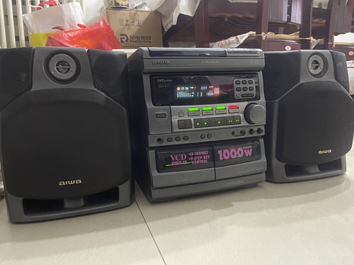日本原装爱华K77组合音响，功能全好的，成色不错，板正。