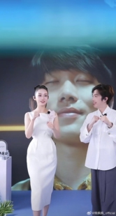 姝美诺菲吉娜同款2025年新款韩版时尚气质显瘦高级感西装连衣裙