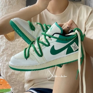 球鞋定制 Nike Dunk Low 做旧笑脸标签白绿双鞋带女款低帮板鞋