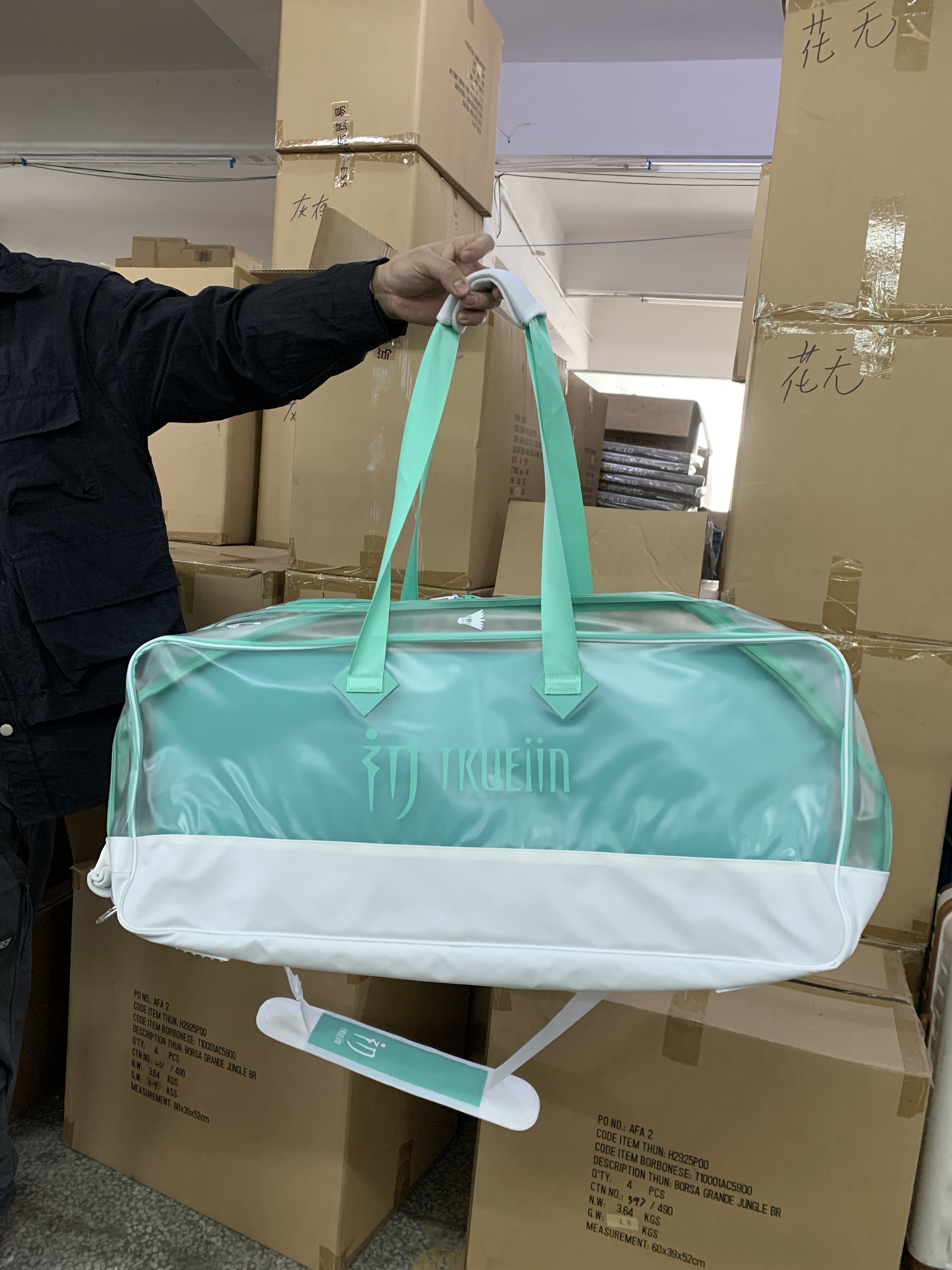 出口外单羽毛球包方形简约多功能球包手提斜挎包