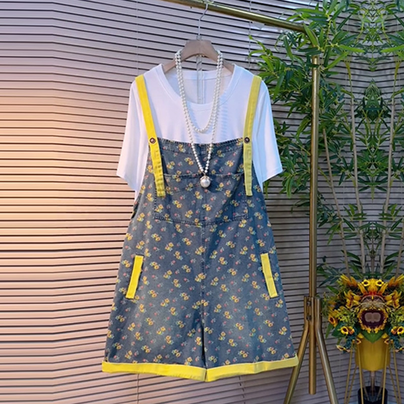加肥大码女装圆领短袖打底小衫花朵背带牛仔短裤欧货学院风两件套