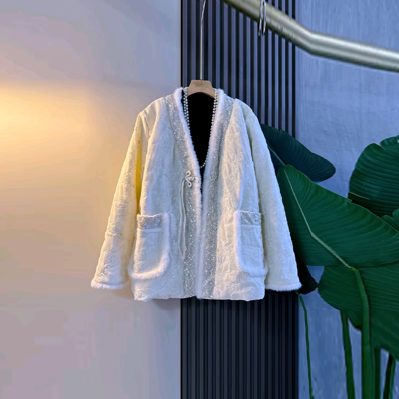 V领亮片毛边流苏扣国风外套