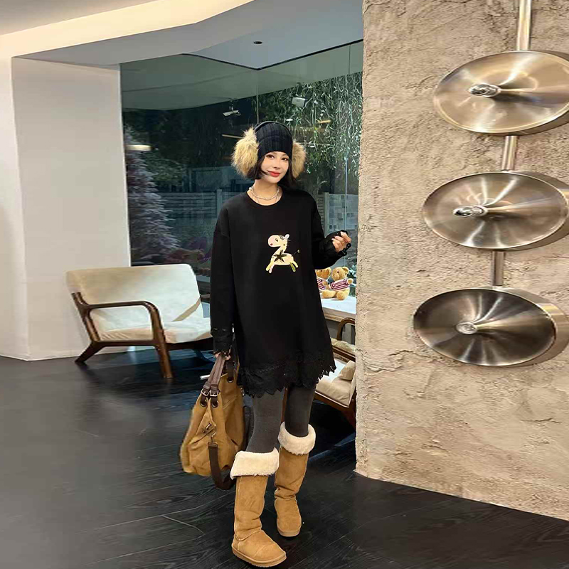 加肥拼接蕾丝底摆长袖上衣