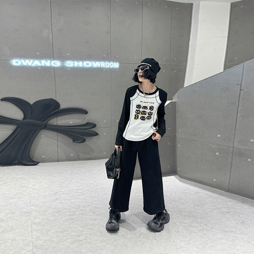 圆领拼色长袖卡通图案上衣