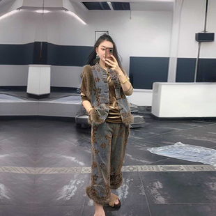 小衫 大码 毛毛边牛仔花朵两件套圆领丝绒长袖 盘扣马甲阔腿长裤 女装