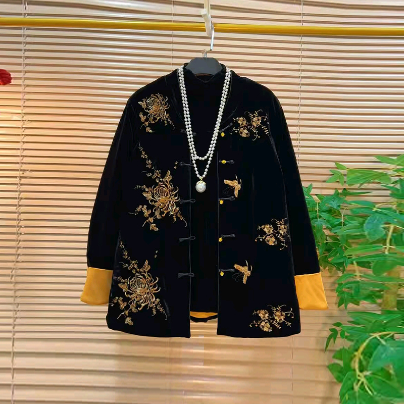 拼色袖口刺绣花盘扣棉服