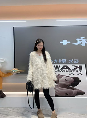 圆领长袖毛毛上衣小衫