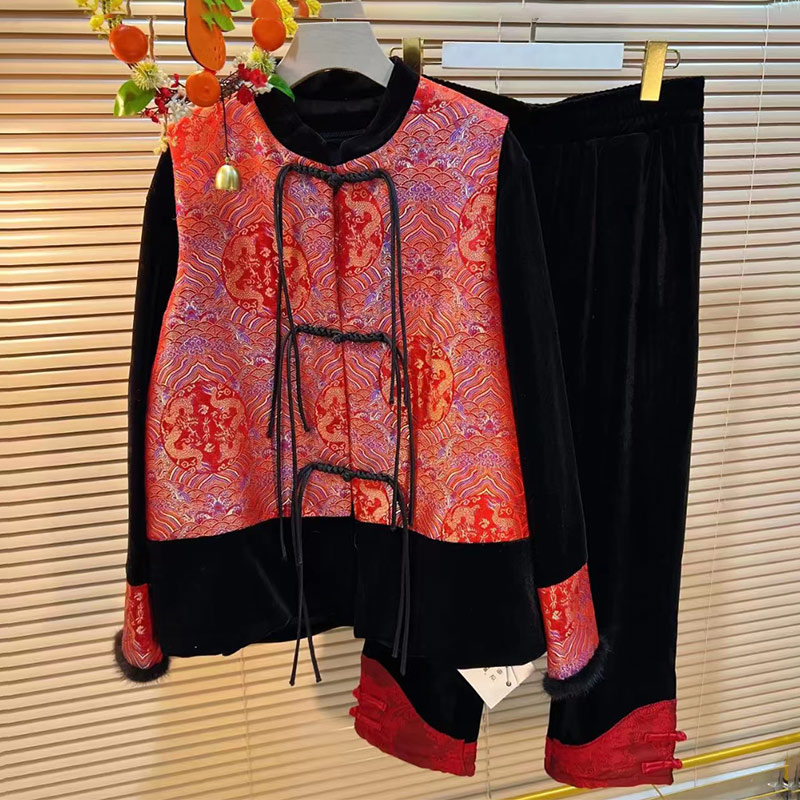 圆领马甲+圆领小衫-+丝绒长裤