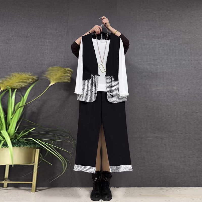 加肥V领流苏扣马甲长袖打底衫拼条纹裤脚长裤大码女装通勤三件套