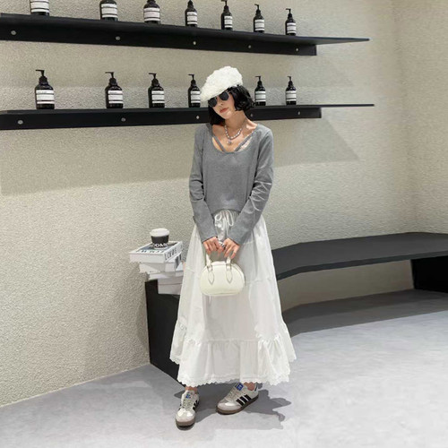 胖妹妹拼蕾丝斜带领长袖上衣