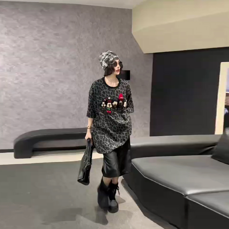 胖妹妹卡通图案短袖豹纹上衣