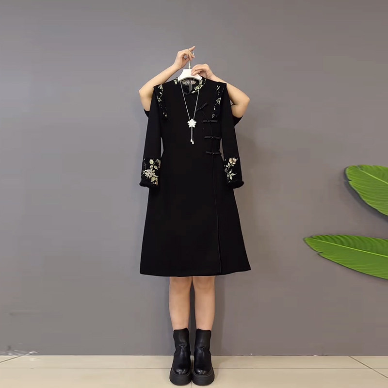 花朵袖口斜盘扣立领旗袍裙