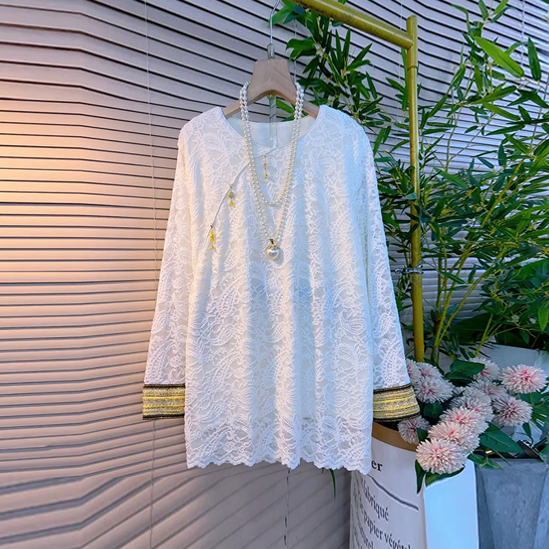 胖妹妹拼色袖口长袖蕾丝小衫