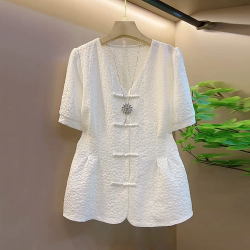 V领暗花收腰盘扣短袖小衫米上衣