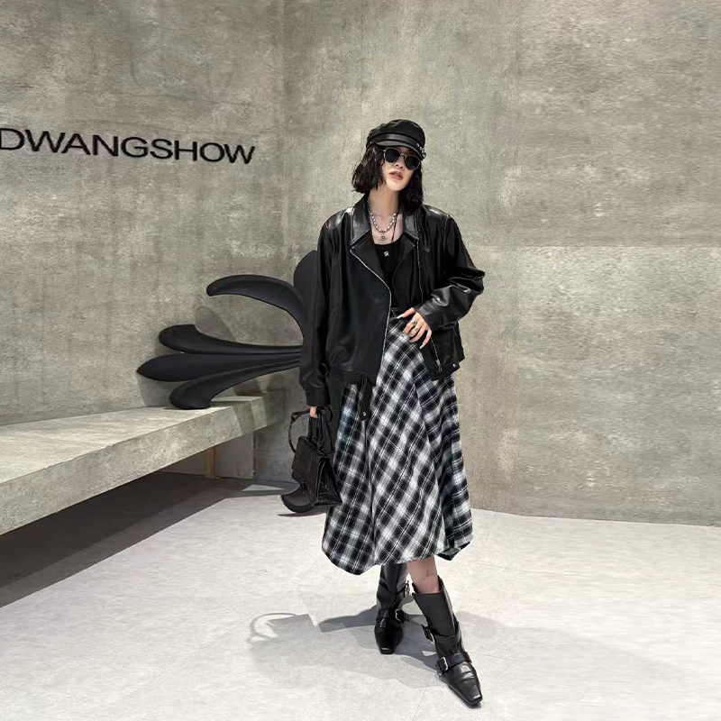 格子半身裙翻领长袖皮外套