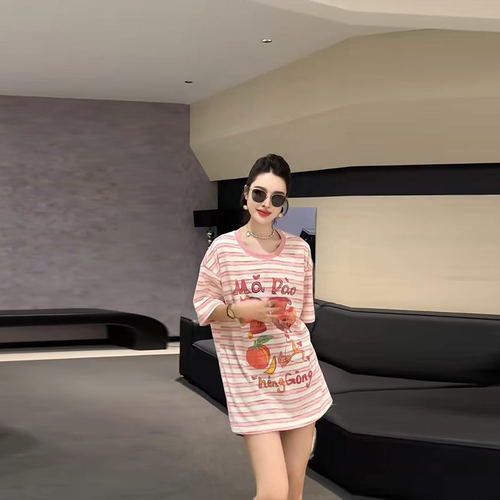 胖妹妹卡通图案圆领短袖上衣