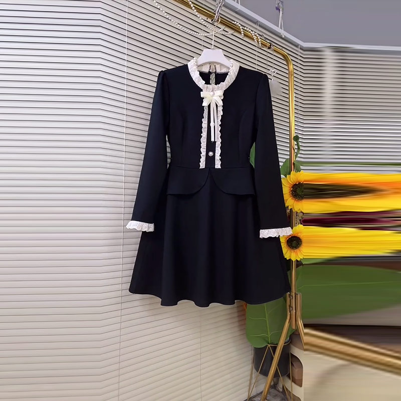 拼色系带领长袖连衣裙