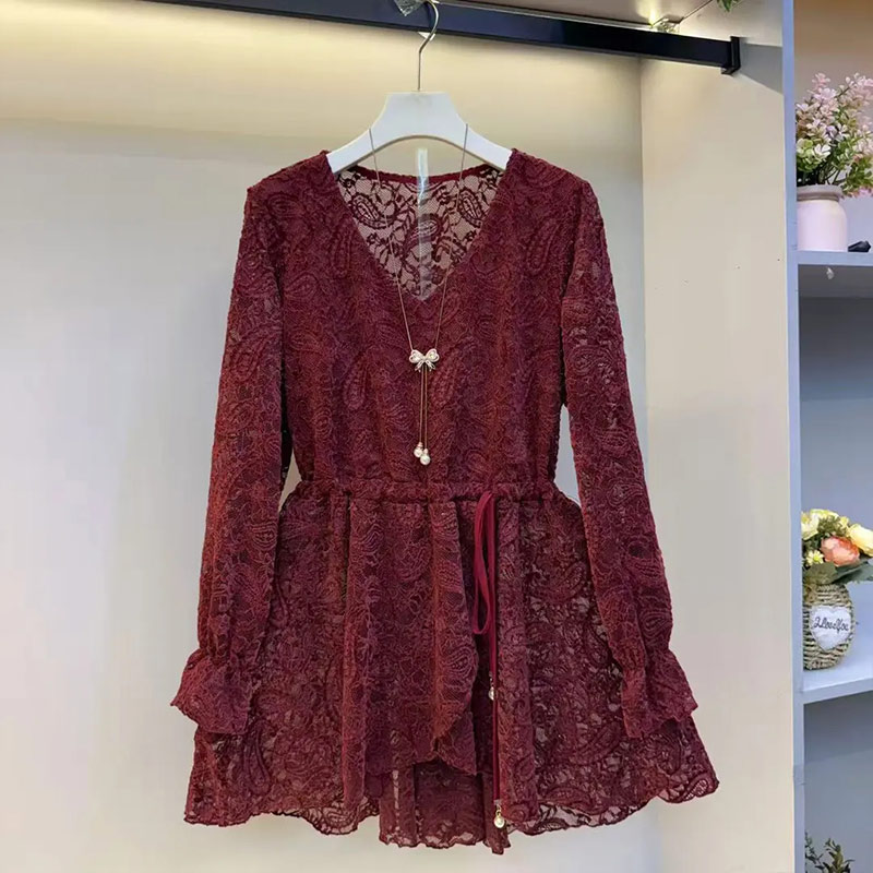 V领长袖收腰蕾丝上衣黑色