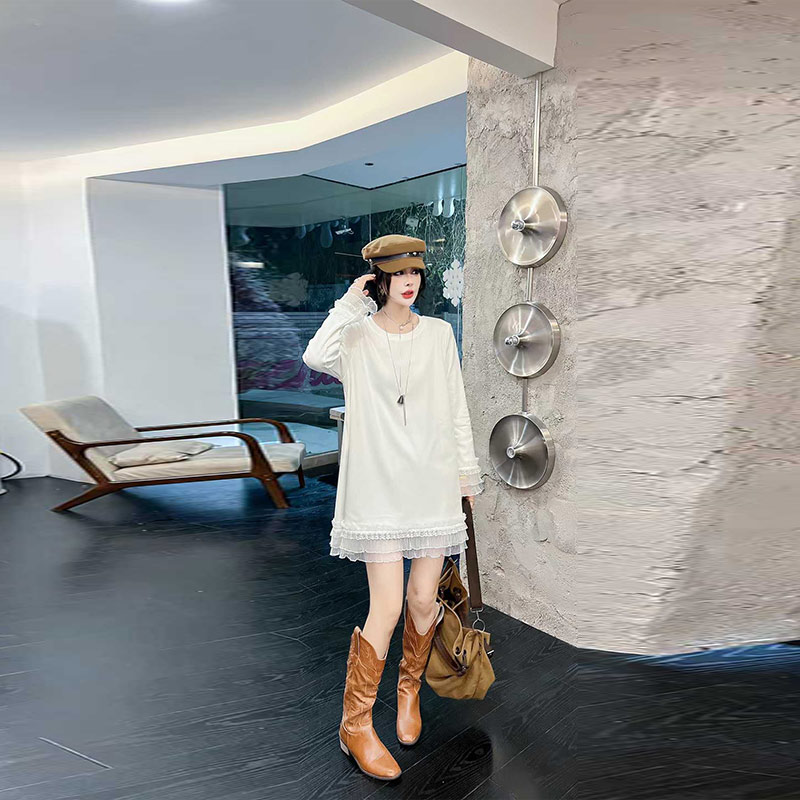 胖妹妹拼接蕾丝底摆长袖大衫