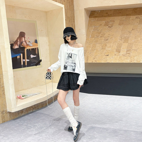 胖妹妹圆领长袖女人图案上衣