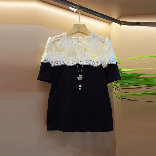 加肥拼色蕾丝肩圆领短袖上衣