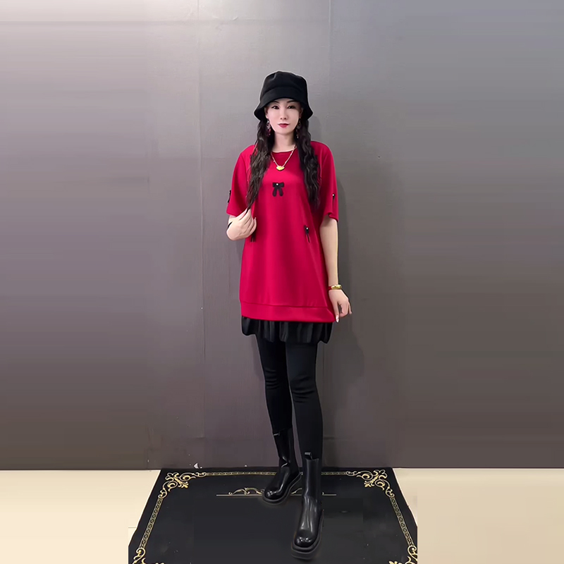 加肥拼荷叶边底摆圆领上衣