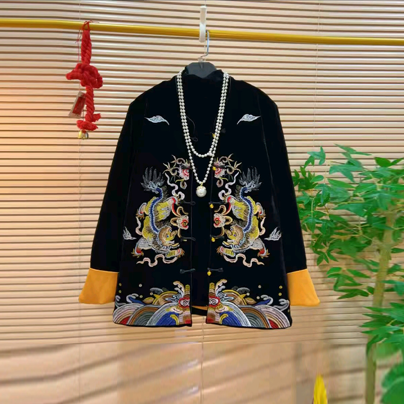 加肥拼色袖口刺绣花丝绒外套