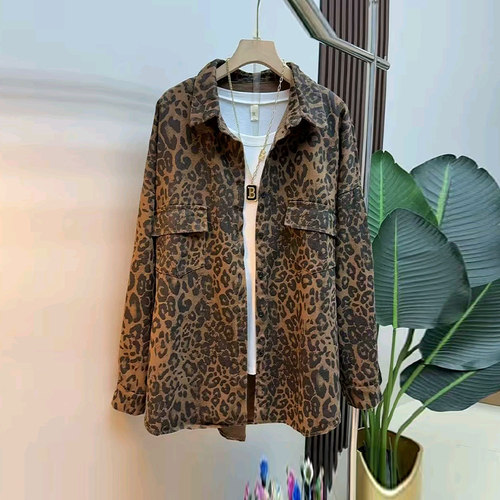 翻领长袖双兜豹纹上衣