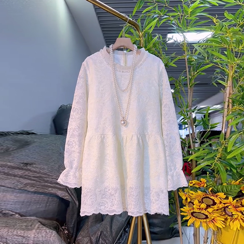 微喇袖口圆领收腰蕾丝上衣