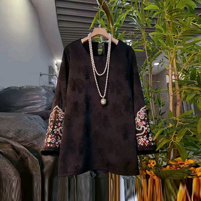 毛毛花纹袖口暗花加绒上衣