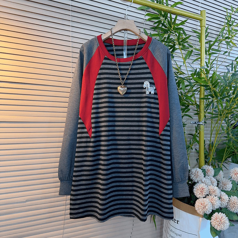 胖妹妹拼色肩长袖条纹上衣