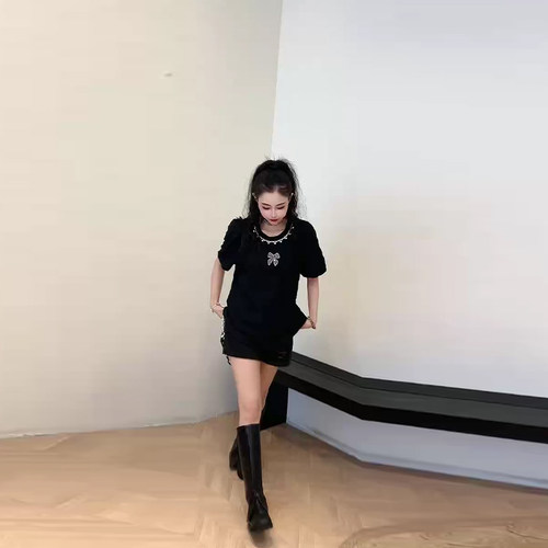 胖妹妹钉珠领短袖圆领上衣