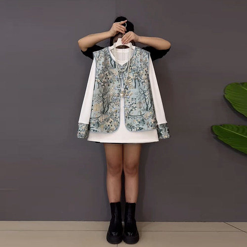 盘扣花朵国风马甲拼色袖口打底衫