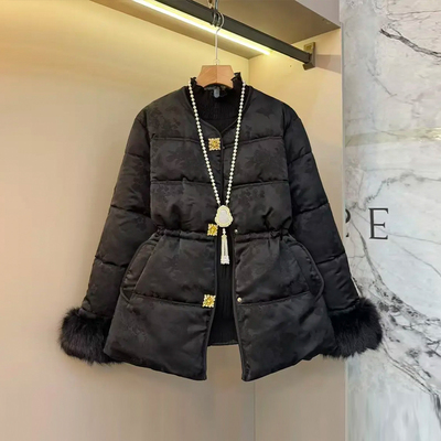 毛毛袖口暗花收腰棉服