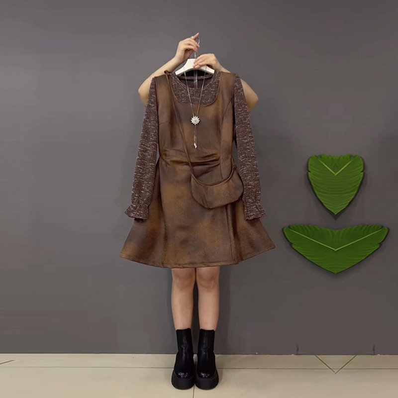 圆领长袖打底衫侧压褶马甲裙套装