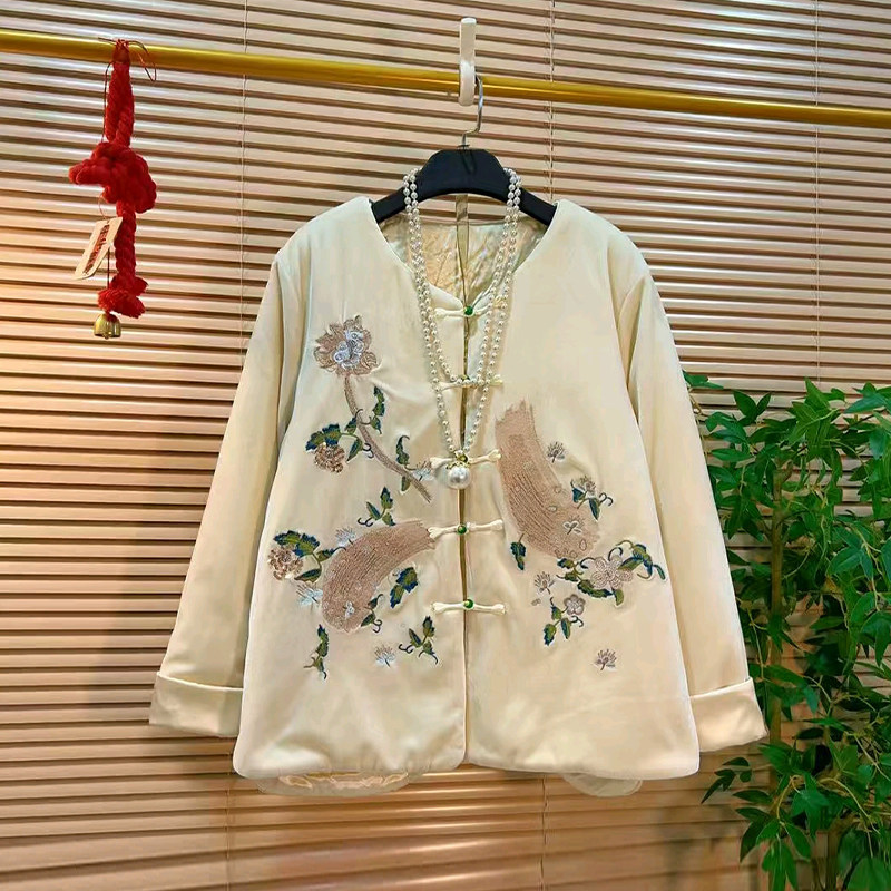 大码女装盘扣刺绣花面外套