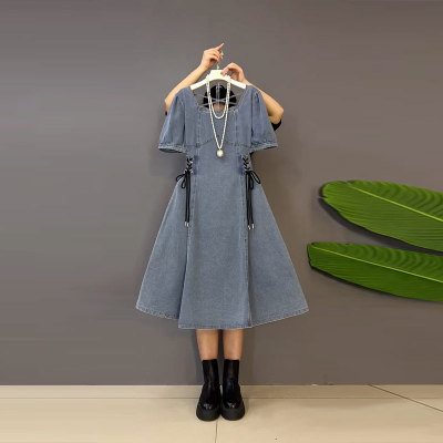 加肥方领侧系带短袖连衣裙