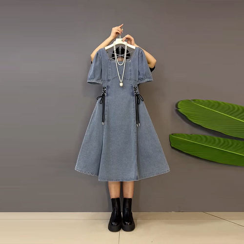 加肥方领侧系带短袖连衣裙