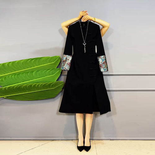 圆领侧盘扣国风连衣裙