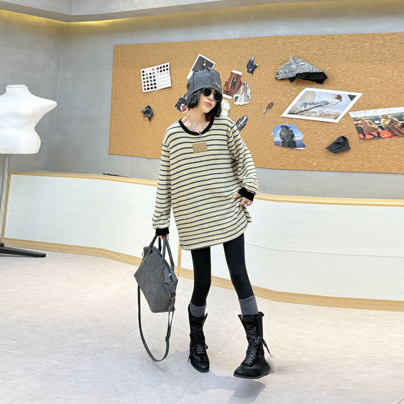 大码女装圆领长袖条纹上衣