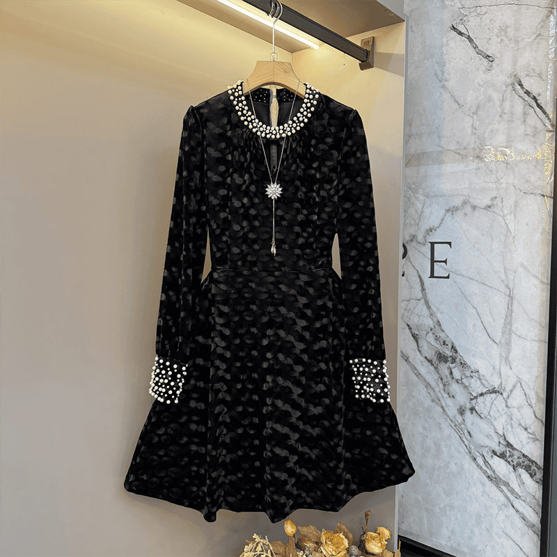 胖妹妹钉珠领长袖收腰连衣裙