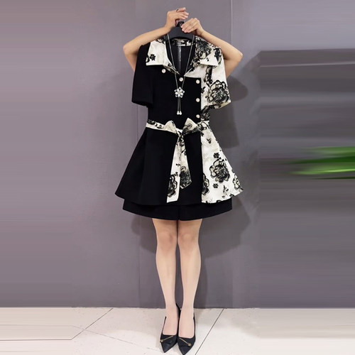 翻领腰带拼色花朵AB版上衣短裤