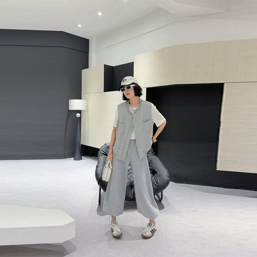 胖妹妹圆领长袖开衫马甲