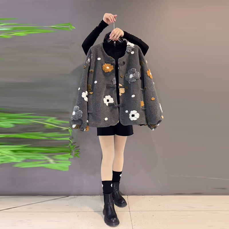 胖妹妹圆领盘扣植绒花朵长袖上衣大码女装冬季款开衫洋气减龄外套,女装/女士精品,常规大码外套,淘宝优惠券,粉丝福利购,淘宝优惠卷